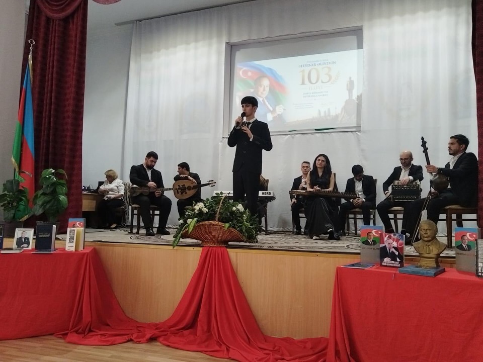 Mərkəzimizdə Azərbaycan xalqının Ümummilli Lideri Heydər Əli