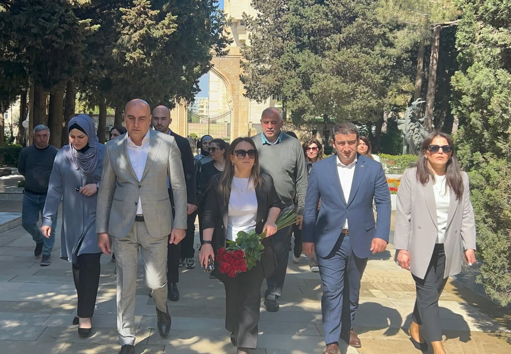 Mərkəzimizin rəhbərliyi və müəllim-mühəndis heyəti Azərbayca